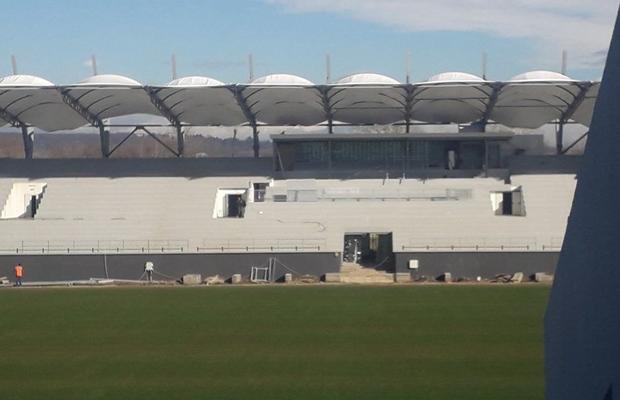 Probleme cu copertina » Problemele la noul stadion din Târgoviște par fără sfârșit
