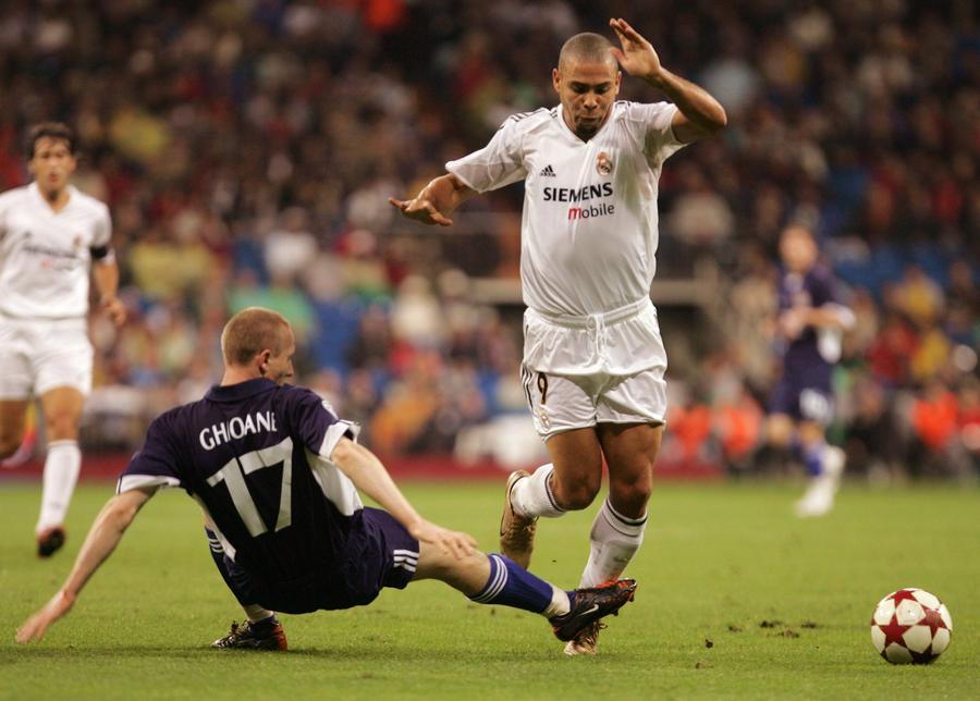 Foto: Imago Cufărul cu amintiri al lui Tibi Ghioane: „Am jucat un meci contra lui, îmi venea să-i dau mingea înapoi, pentru că-l iubeam!” » Momente speciale cu Ronaldo, Zidane, Lewandowski, CR7, Zanetti sau Xavi