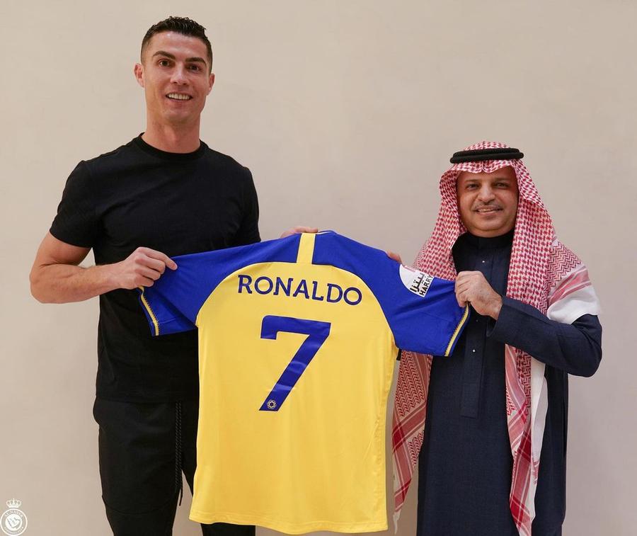 Cristiano Ronaldo a fost prezentat oficial la Al-Nassr Final de Ronaldo. Al-Nassr. Bani!