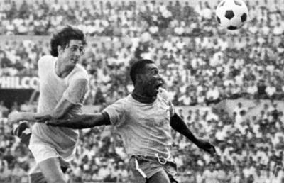 „Nenorocitule!” » Cornel Dinu descrie duelul încins cu Pelé de la Mondial: „Eram convins că o să-l curăț la glezne”