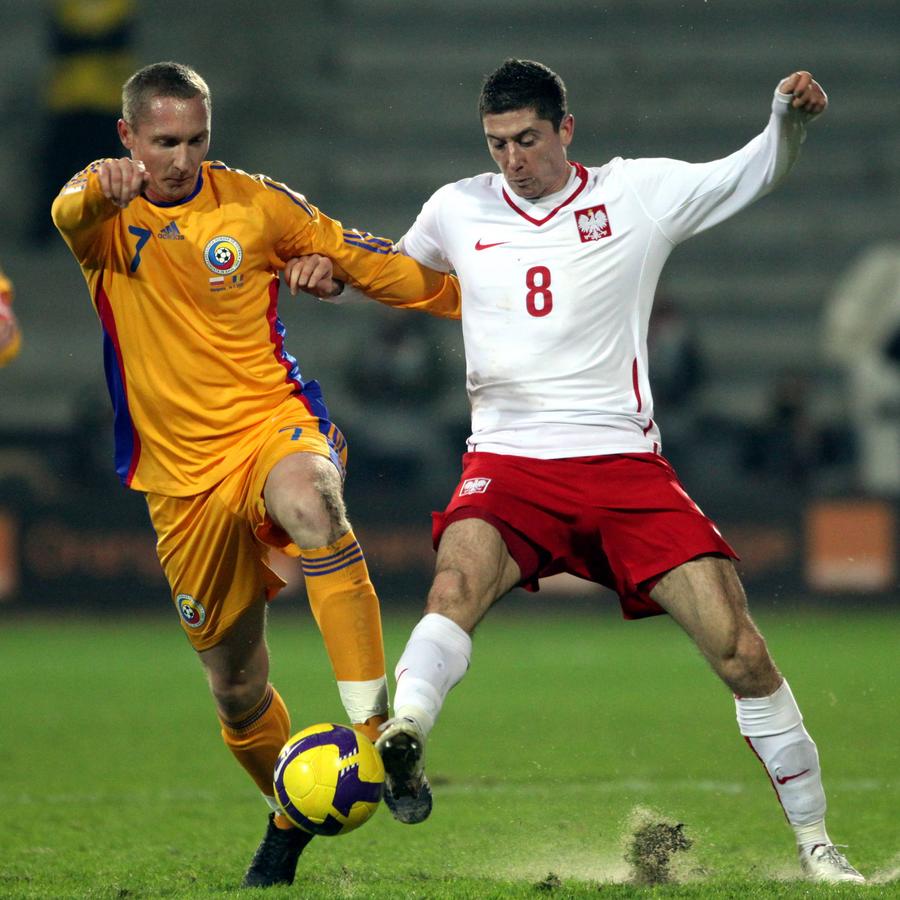 Foto: Imago Cufărul cu amintiri al lui Tibi Ghioane: „Am jucat un meci contra lui, îmi venea să-i dau mingea înapoi, pentru că-l iubeam!” » Momente speciale cu Ronaldo, Zidane, Lewandowski, CR7, Zanetti sau Xavi