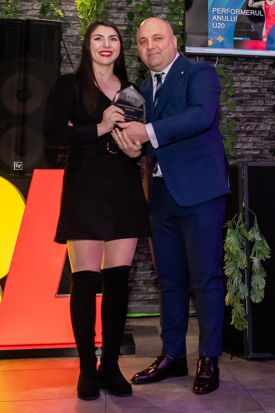 Răzvan Pîrcălabu alături de Alexandra Anghel, medaliată mondială cu bronz, la gala de final de an FOTO FRL Gânduri și ținte pentru 2023 » Ce-și propun federațiile în an preolimpic