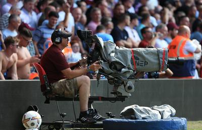 Lovitură înainte de Revelion! Ce televiziune din România a cumpărat drepturile TV pentru Premier League, Bundesliga și Ligue 1