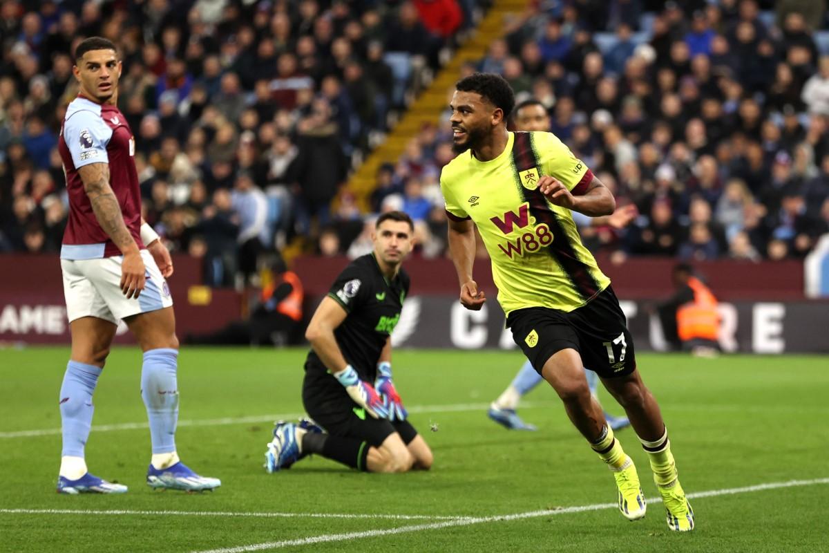 Aston Villa a câștigat cu penalty în minutul 89 și a egalat-o pe Liverpool, liderul din Premier League!