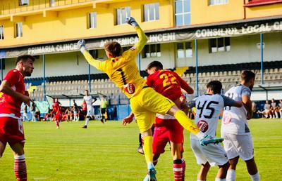 Cine e Codruț Sandu, portarul în care Rapid își pune speranțele: competitiv la atletism, are 1,91m la 17 ani!