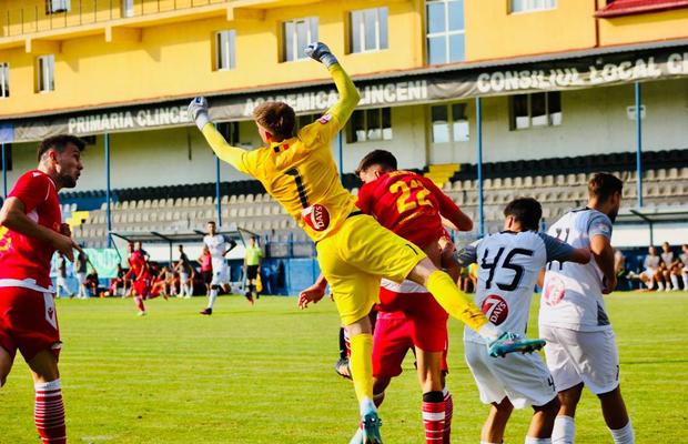 Cine e Codruț Sandu, portarul în care Rapid își pune speranțele: competitiv la atletism, are 1,91m la 17 ani!