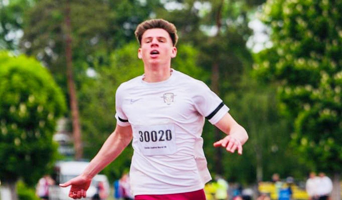 Cine e Codruț Sandu, portarul în care Rapid își pune speranțele: competitiv la atletism, are 1,91m la 17 ani!