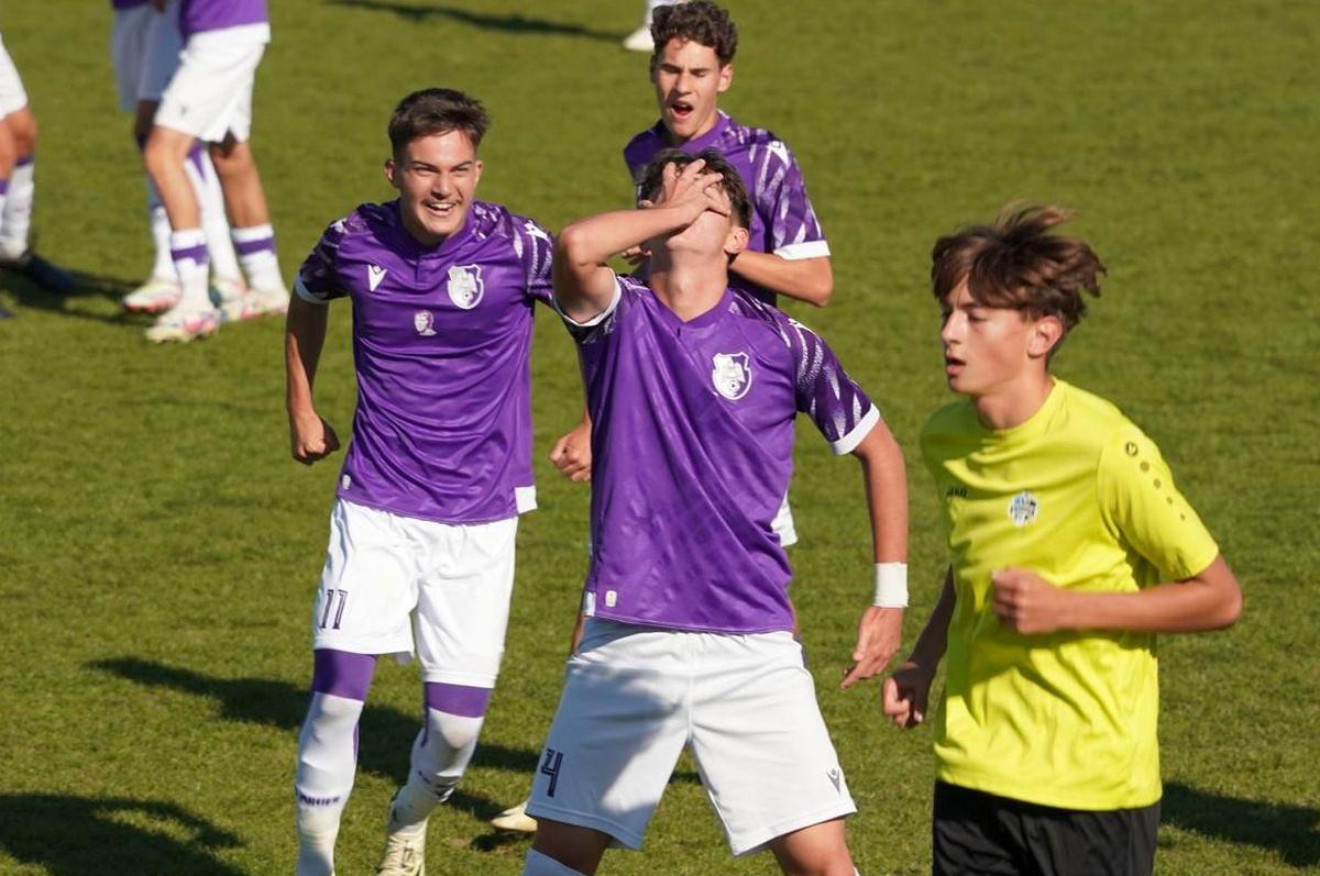 El vrea să ducă legenda clubului mai departe » Debutant la 16 ani la FC Argeș, Andrei Dinu simte că generația lui va produce schimbarea: „Suntem mai atenți la detalii, avem mai multe informații la dispoziție”