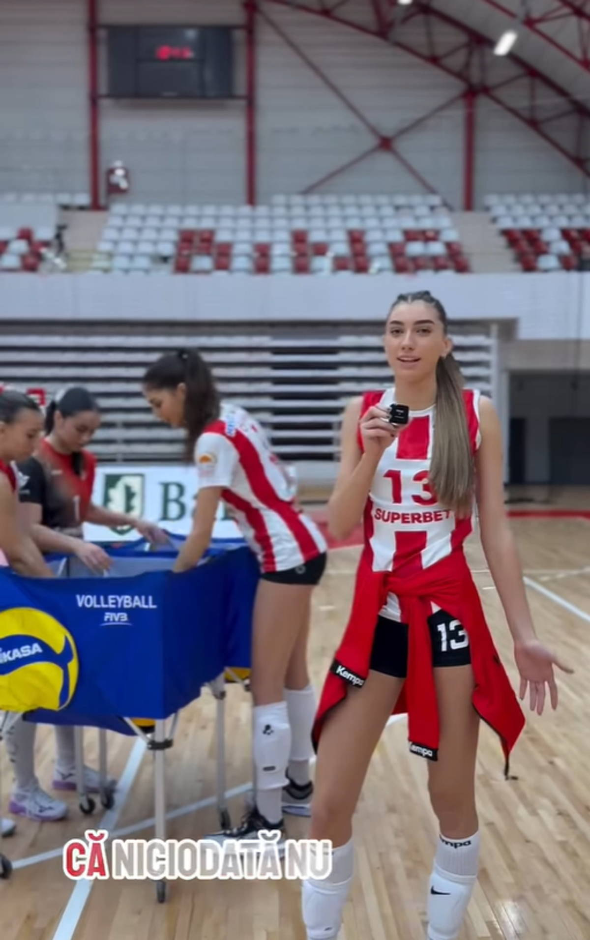 Voleibalistele dinamoviste, protagonistele unui videoclip inedit direct din sală: „Joc la Dinamo, normal că...”