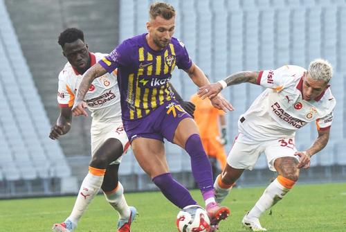 Denis Drăguș, în tricoul lui Eyupspor/ foto Imago Images