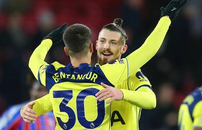 Pressing din Premier League pentru Radu Drăgușin » Două echipe vor să-l aducă pe stoperul lui Tottenham!