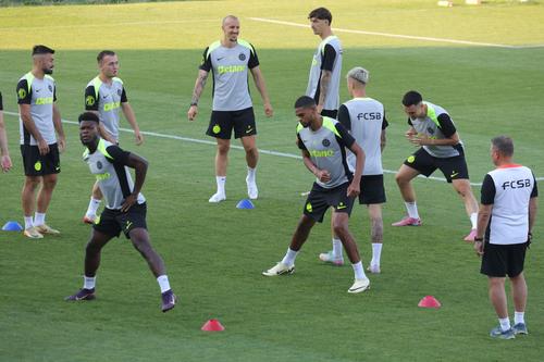 La fel ca în vară, FCSB va avea și în această iarnă bătăi de cap în alcătuirea lotului pentru a doua parte a sezonului // FOTO: Ionuț Iordache (GSP)