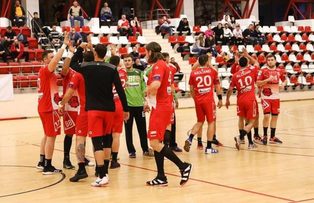 Dinamo începe anul cu o victorie lejeră cu CSM București, 32-25