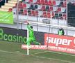 FOTO Nu se dezminte! Constantin Budescu, aproape de un golazo de la peste 50 de metri în Astra - Viitorul » Ce a pățit portarul