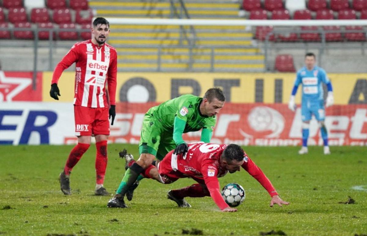 FOTO+VIDEO. UTA - Dinamo 0-1 » Victorie în mocirla arădeană și „câinii” prind idei de play-off. Două penalty-uri ratate de „central”. Clasamentul ACUM