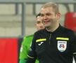 FOTO Cât de prost a fost gazonul de pe noul „Francisc Neuman”? » Arbitrul Popa, alunecare de manual în UTA - Dinamo :)