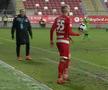 FOTO Cât de prost a fost gazonul de pe noul „Francisc Neuman”? » Arbitrul Popa, alunecare de manual în UTA - Dinamo :)