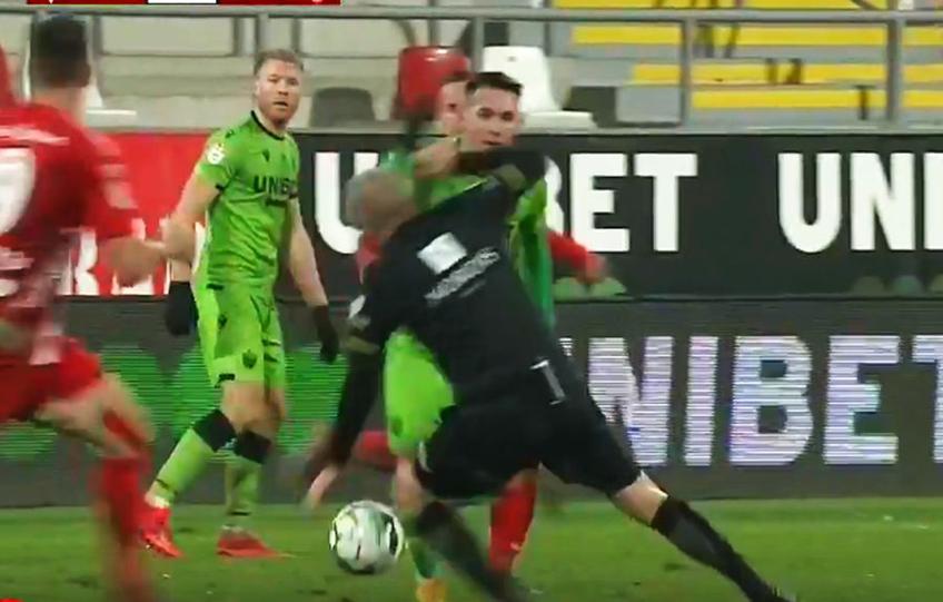 Gazonul de pe arena „Francisc Neuman” a pus probleme tuturor celor implicați în UTA - Dinamo.