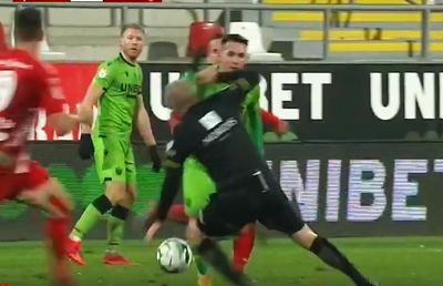 FOTO Cât de prost a fost gazonul de pe noul „Francisc Neuman”? » Arbitrul Popa, alunecare de manual în UTA - Dinamo :)
