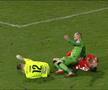 FOTO Cât de prost a fost gazonul de pe noul „Francisc Neuman”? » Arbitrul Popa, alunecare de manual în UTA - Dinamo :)