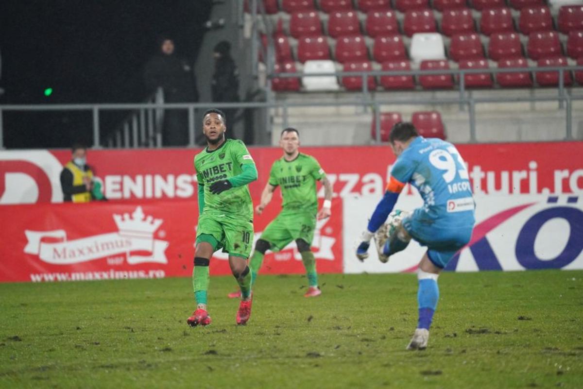 Jucătorii lui Dinamo uimesc un rival: „E greu de înțeles” » Ce a remarcat la formația alb-roșie