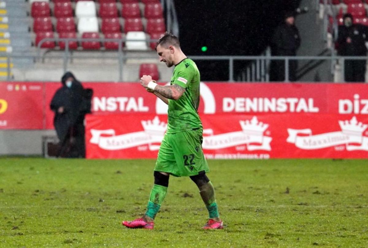 Unde a ajuns să joace Isma Lopez, fundașul adus de Cortacero la Dinamo