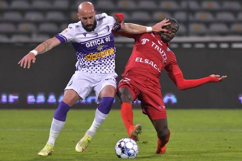 Christopher Braun, dreapta, într-un duel cu Iasmin Latovlevici // foto: Imago Images
