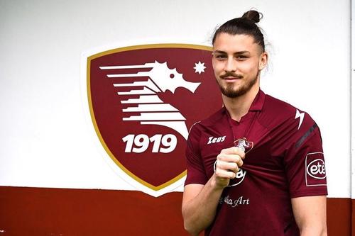 Radu Drăgușin, la Salernitana // foto: Twitter @ OfficialUSS1919