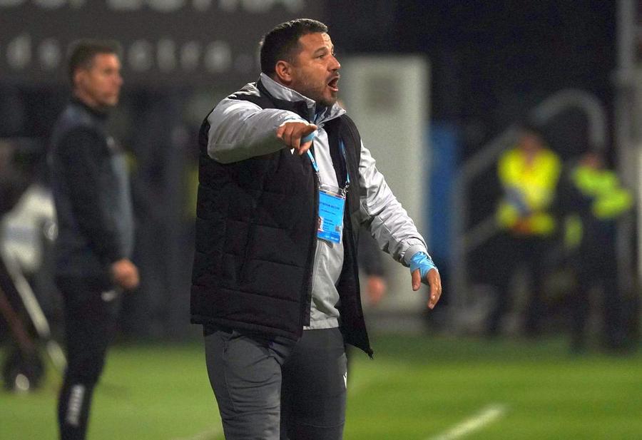 Croitoru, 42 de ani, a început să antreneze în 2019. După 3 sezoane excelente la FC Botoșani, în câteva luni poate strânge două demiteri, de la FCU Craiova și FC Argeș // FOTO Alexandra Fechete Se pregătește o nouă demitere de antrenor în Superligă! » Mai e ținut în funcție doar din rațiuni financiare