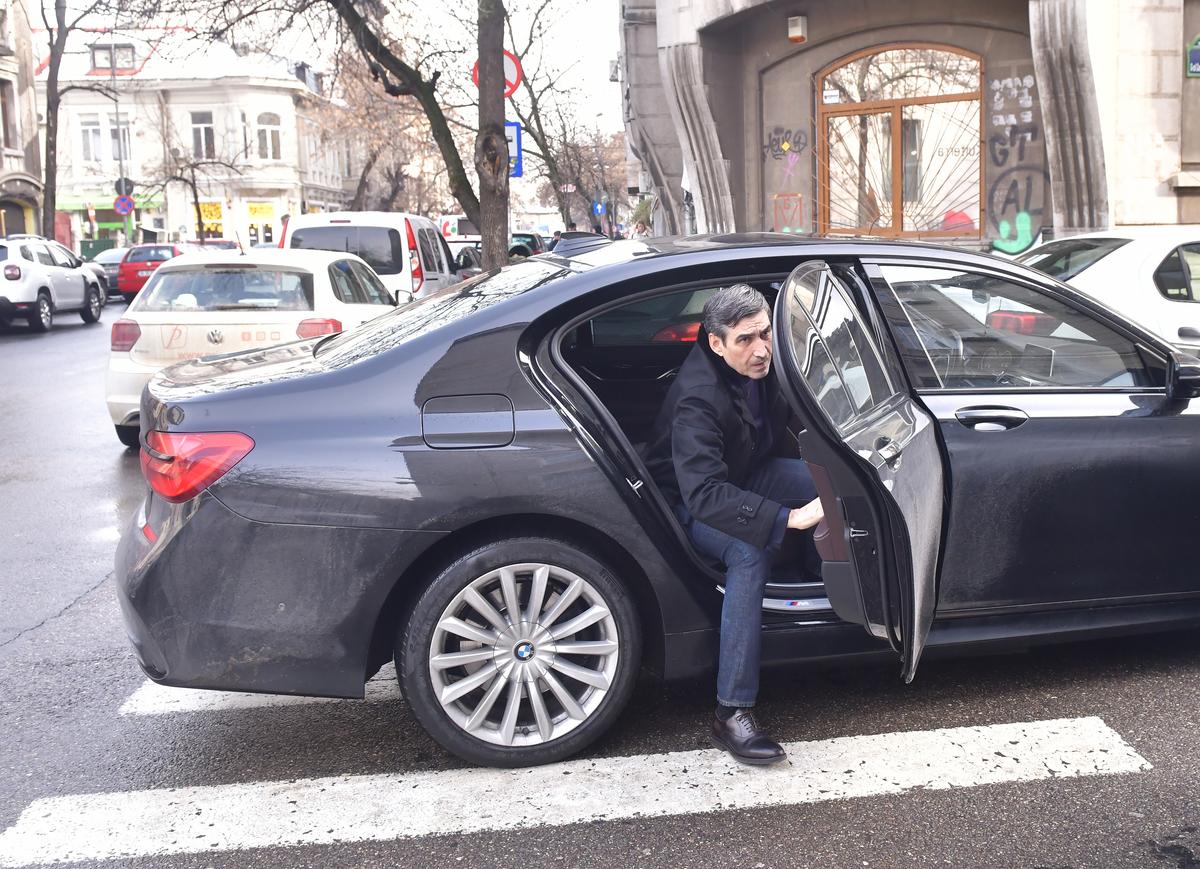 Victor Pițurcă, adus încătușat la DNA