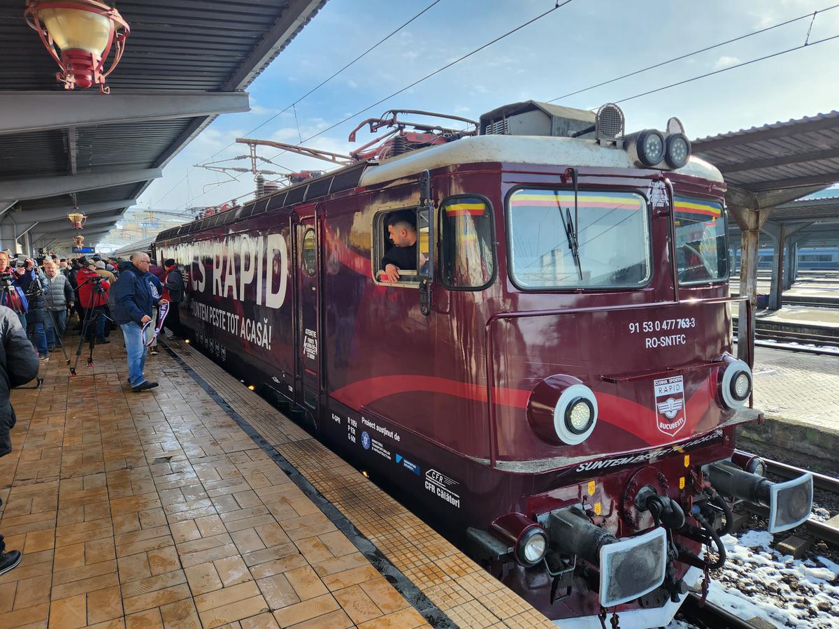 Locomotiva de centenar a clubului Rapid a ajuns în Gara de Nord: „Legenda continuă”
