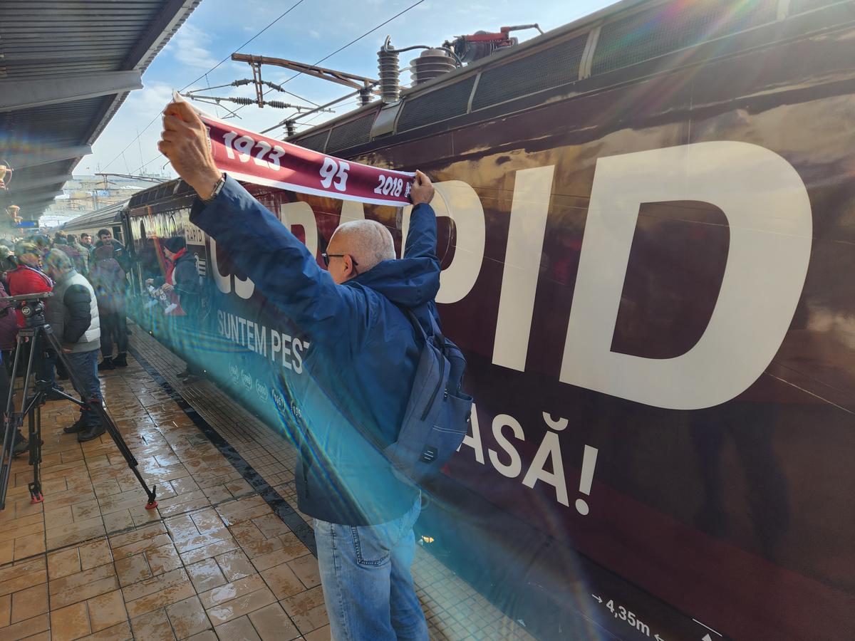 Locomotiva de centenar a clubului Rapid a ajuns în Gara de Nord: „Legenda continuă”