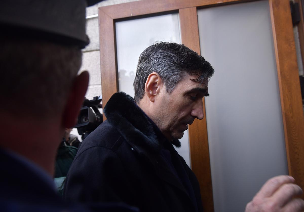 Pițurcă, replică golănească, după ce a fost jignit în serie la intrarea în sediul DNA: „Dacă te dai cu ruj, vorbim!” + Fiul lui, reținut pentru 24 de ore