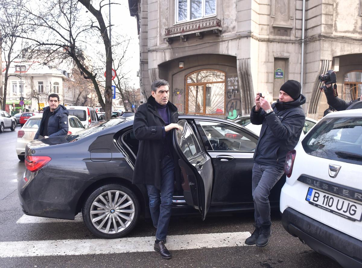 Victor Pițurcă, adus încătușat la DNA