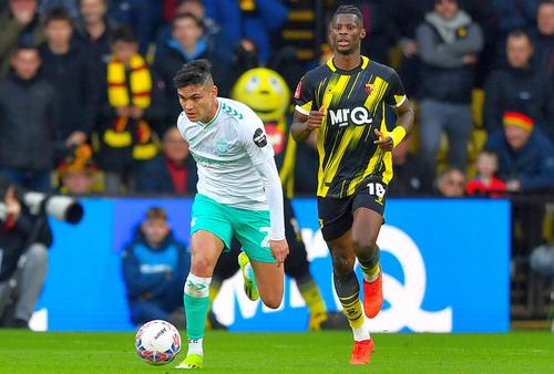 Carlos Alcaraz, în alb // foto: Imago Images