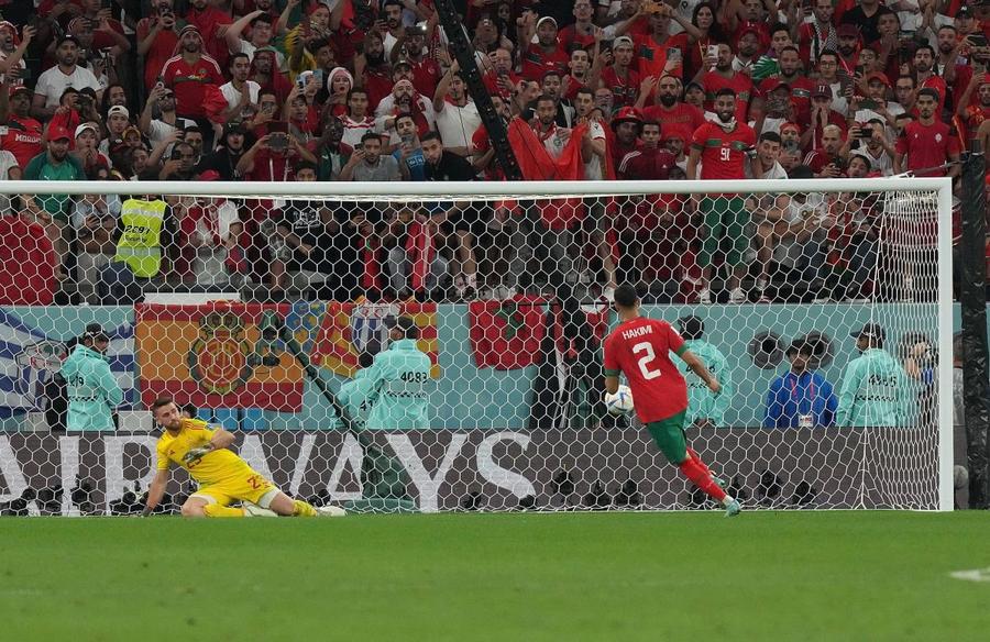 „Scărița” spectaculoasă a lui Hakimi la Mondialul din 2022, în „optimile” contra Spaniei Foto: Imago Maroc, „îngropat