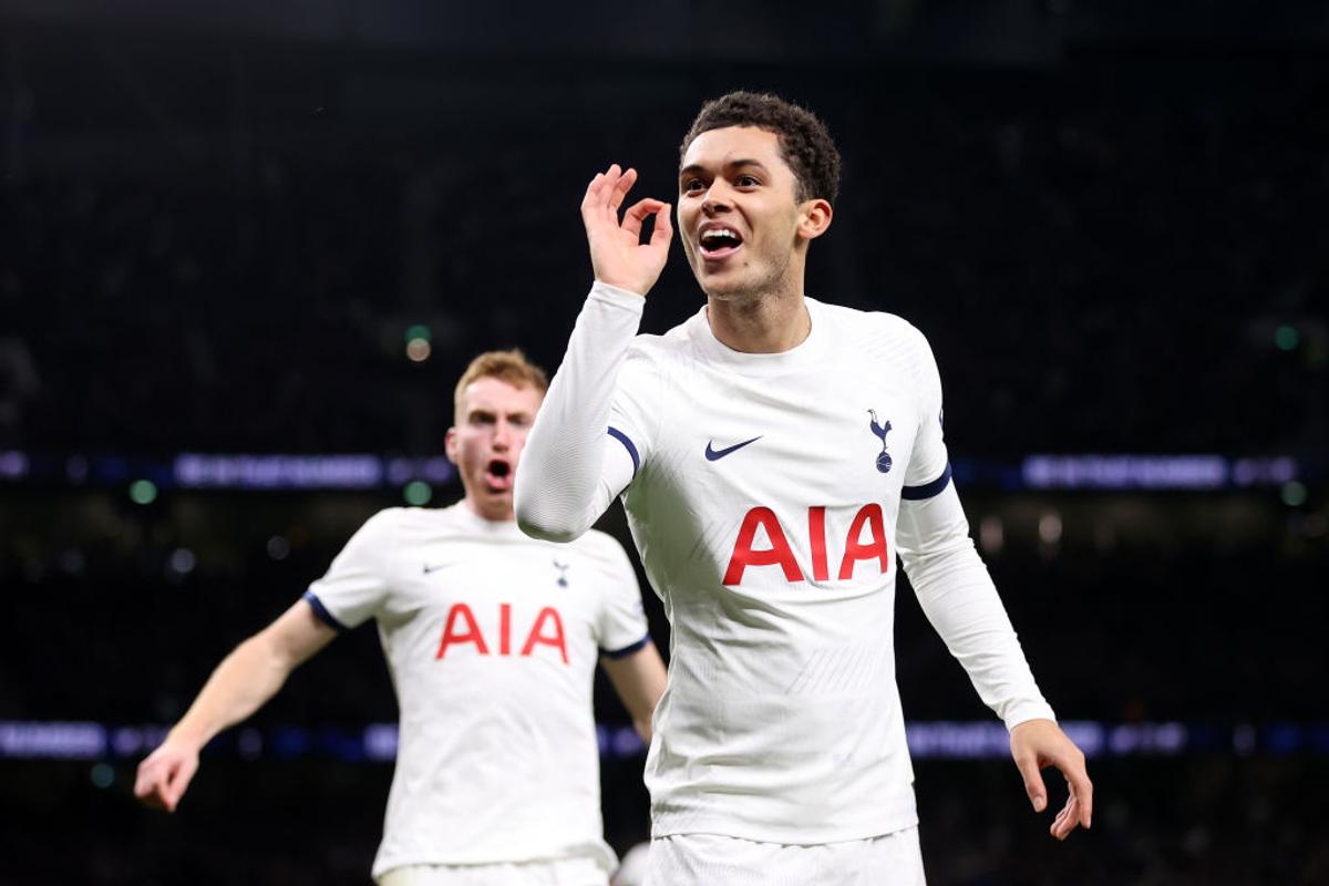 Una bună, alta rea » Cum s-a descurcat Radu Drăgușin într-un final de meci în care Tottenham a tremurat cu Brentford