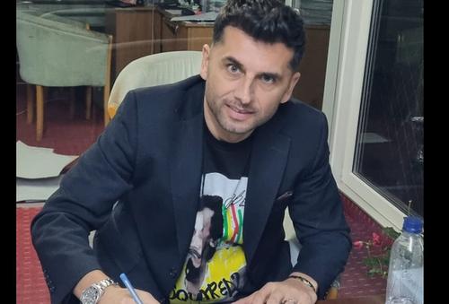 Prezentarea lui Nicolae Dică (43 de ani) la FC Voluntari a fost făcută într-un cadru inedit. Ironiile fanilor i-au făcut pe ilfoveni să înlocuiască poza postată inițial pe facebook.