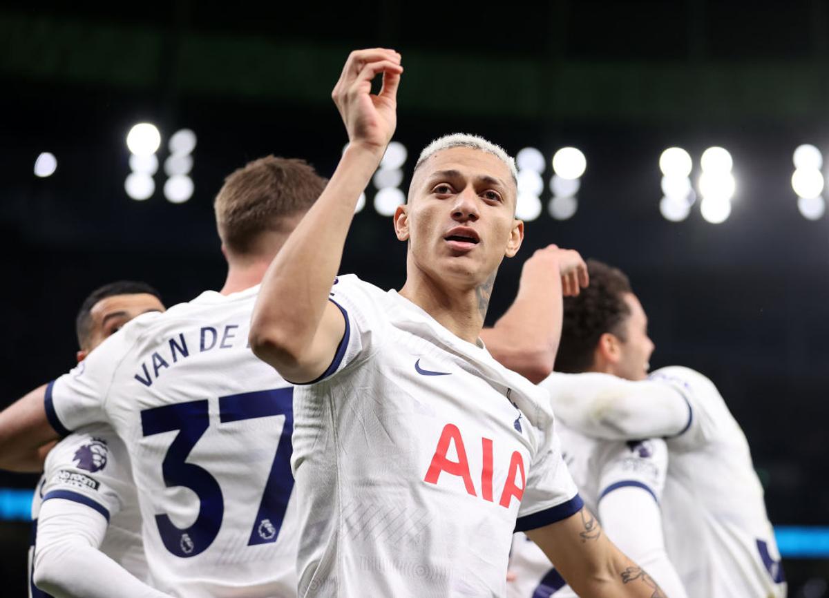 Una bună, alta rea » Cum s-a descurcat Radu Drăgușin într-un final de meci în care Tottenham a tremurat cu Brentford