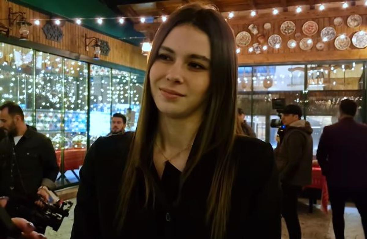 Apariție rară » Rebecca, fiica cea mare a Anamariei Prodan: „Sunt diferită de mama și Sarah. Eu sunt mai ascunsă”