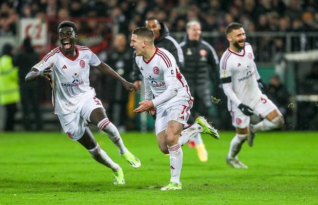 „Sfert” de poveste în Cupa Germaniei » Fortuna s-a văzut egalată în '120+1, dar o „Panenka” a trimis-o în careul de ași!
