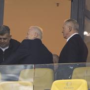 Gigi Becali, Marcel Ciolacu, Viorel Hrebenciuc şi Teia Sponte, în tribune la meciul FCSB - Manchester United 0-2 FOTO: Ionuţ Iordache (GSP)