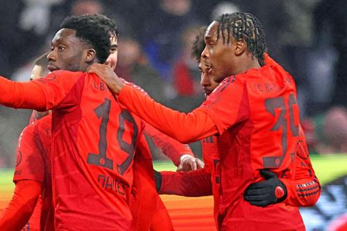 Mathys Tel (stânga) a refuzat-o pe Tottenham, foto: Imago Images