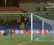 A căzut „mitul Roșca”! Portarul lui Dinamo, învins din acțiune pentru prima dată în acest sezon » Filmul complet al golului superb