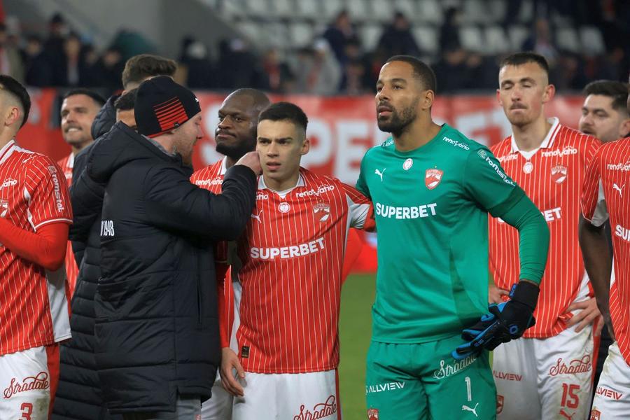 Devis Epassy, tot mai aproape de plecarea de la Dinamo