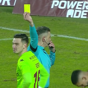 Penalty dictat pentru faultul lui Aioani în Rapid - U Cluj / FOTO: Captură @Prima Sport 1
