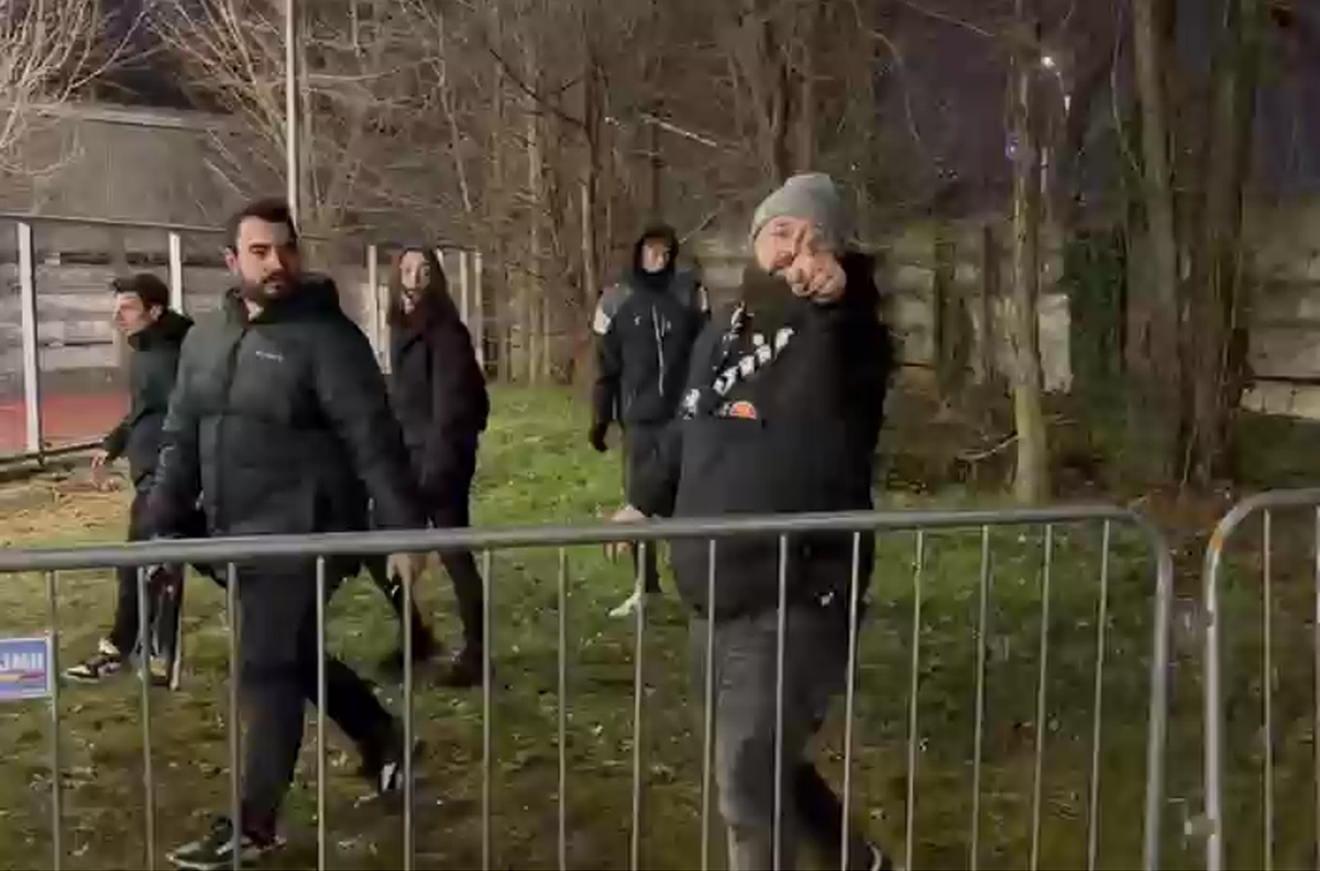 Fanii Universității, scandalizați de condițiile din București: „Când veniți la Cluj, vă descălțați!”