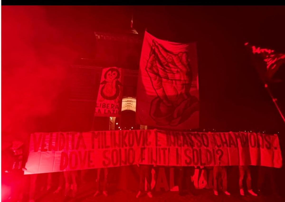 Fanii lui Lazio au boicotat în masă meciul cu Genoa de pe Olimpico!