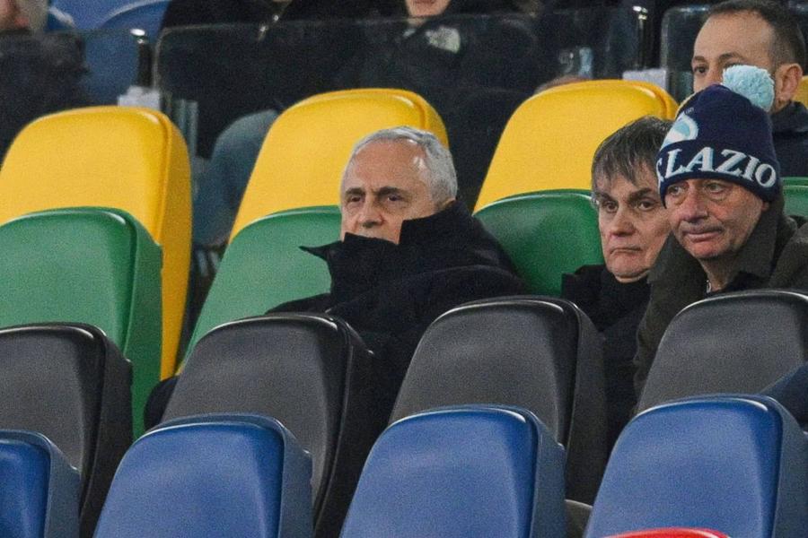 Claudio Lotito, proprietarul lui Lazio, contestat insistent de fani la meciurile de pe Olimpico / Foto: Imago Record secular pentru Lazio » „Olimpico” a arătat ca în pandemie după boicotul tifosilor biancocelesti!
