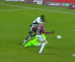Penalty dictat pentru faultul lui Aioani în Rapid - U Cluj / FOTO: Captură @Prima Sport 1